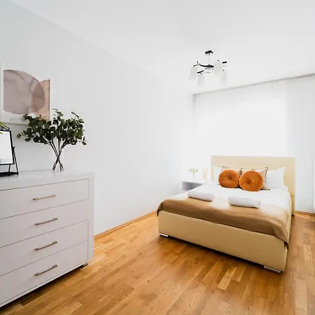 Center - 3 - Parking Place Appartement