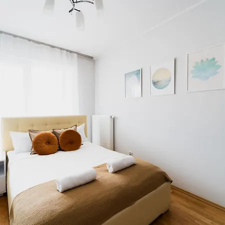 Center - 3 - Parking Place * فروتسواف